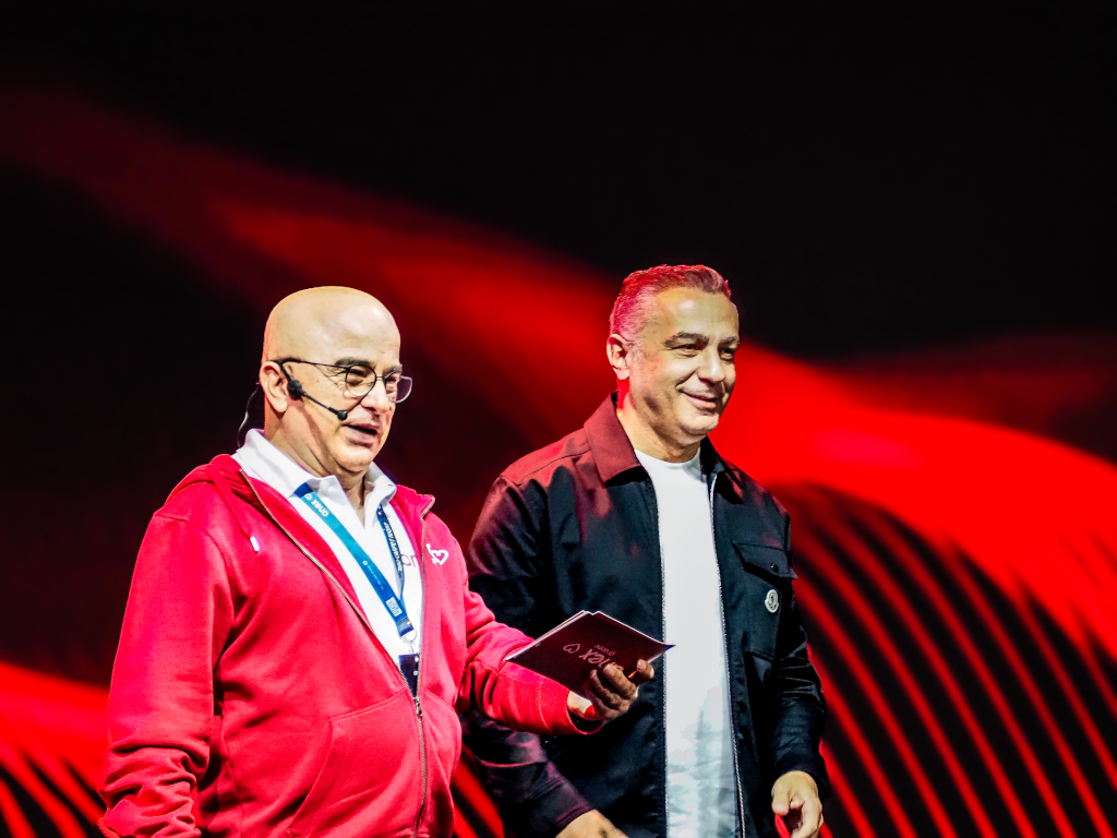 Yasir Karaçor, Geschäftsführer der Anex Tour GmbH, zieht bei der Red Carpet Night 2026 im türkischen Didim Bilanz über zehn Jahre Anex in Deutschland. Zum Jubiläum meldet die Veranstaltergruppe erstmals einen Umsatz von rund einer Milliarde Euro. Fotos: Felix Hormel