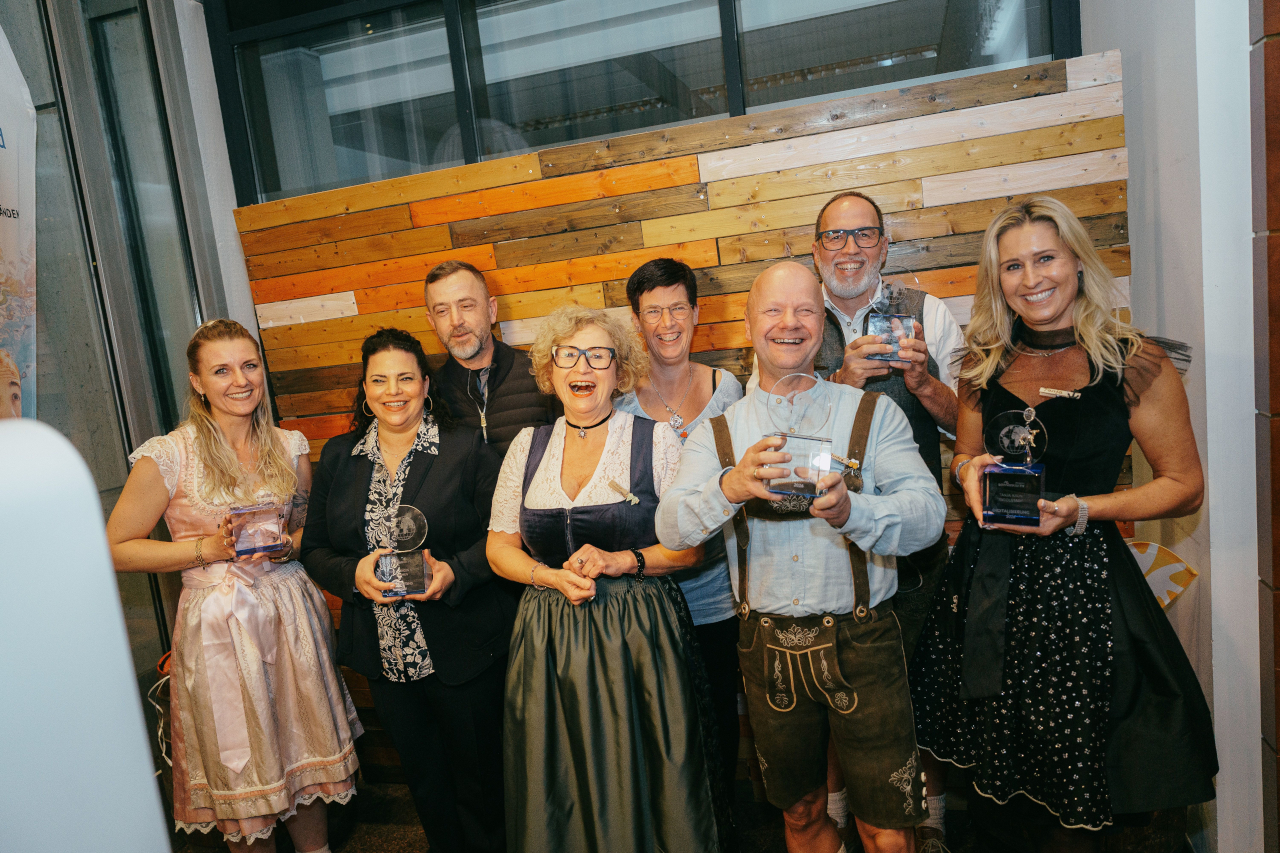 Das neue TVG-Führungsteam stellt auf der Jubiläumstagung in München seine Pläne für die Zukunft des Reisebürovertriebs vor: Hauke Moll, Dirk Faßbender und Cornelia Koch (von links). Alle Fotos: TVG/Staudinger