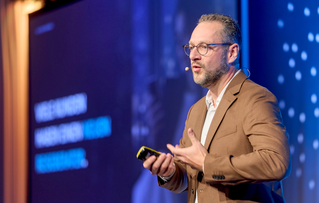 KI am Counter – „Wir sind schon mitten in der Disruption“