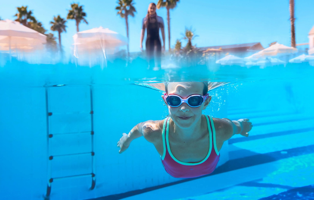 TUI Magic Life bringt Kids ab vier das Schwimmen bei