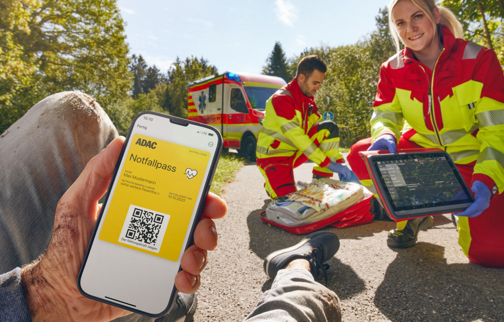 ADAC-Notfallpass zeigt Gesundheitsdaten jetzt auch auf Englisch