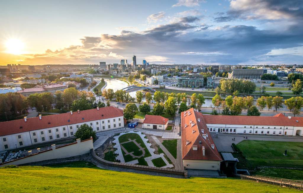 Bahnreisende erreichen Vilnius jetzt einfacher über Warschau