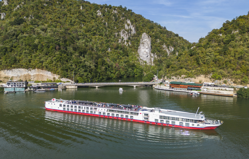 Nicko Cruises holt Johann Lafer auf drei Donauschiffe