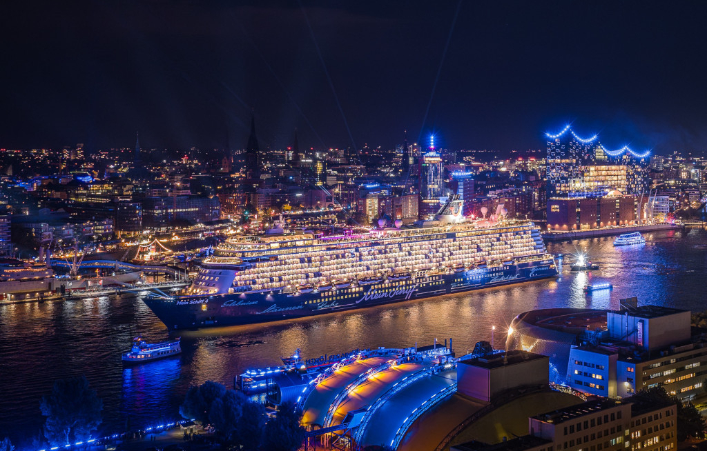 Mein Schiff 4 eröffnet Cruise-Day-Parade – Europa weiht Hamburgs neues Cruisegate ein