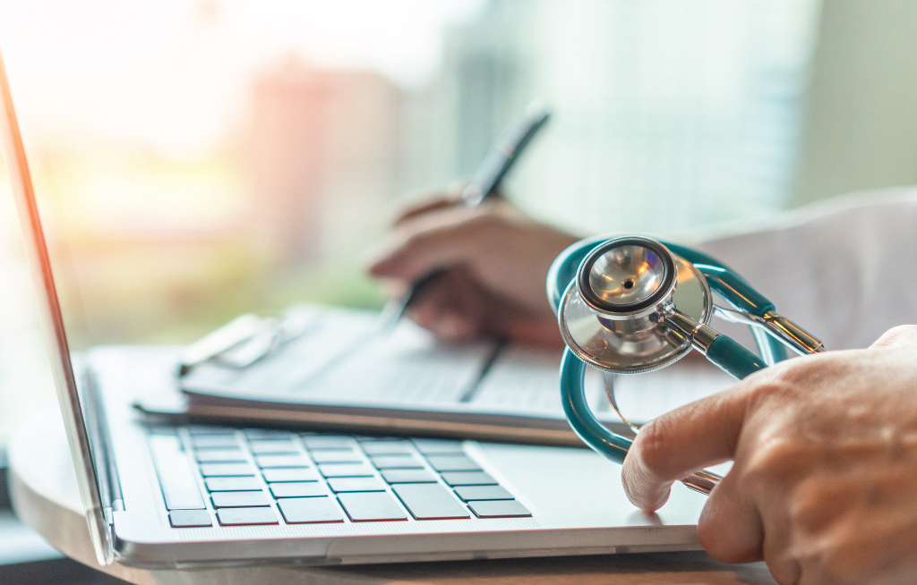 Hanse Merkur baut den digitalen Reisedoktor aus