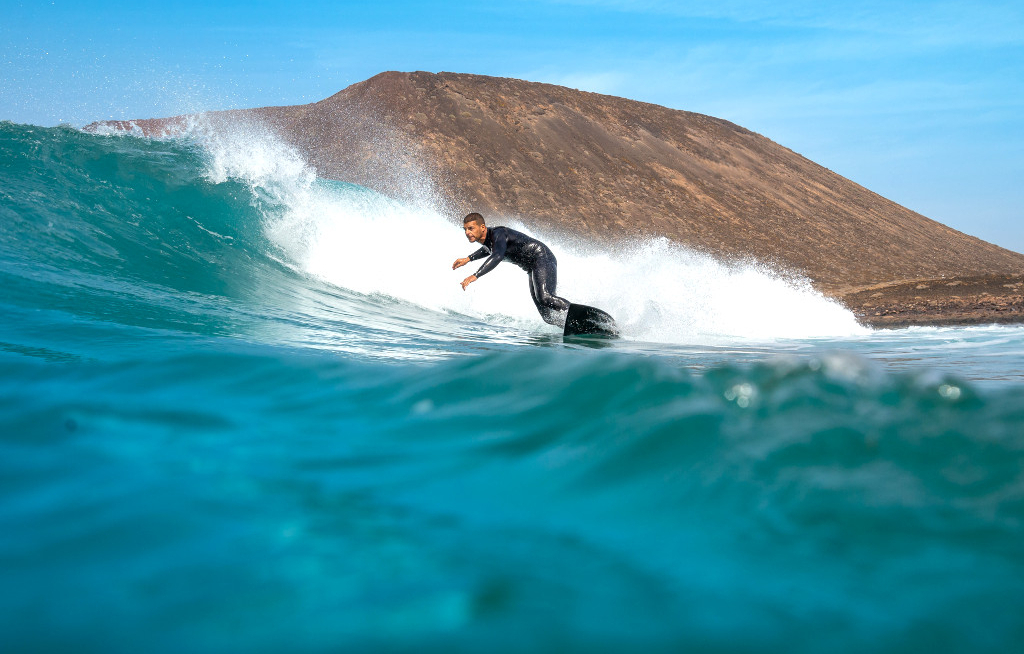 Corendon bringt Surfer an die Winterwellen der Kanaren