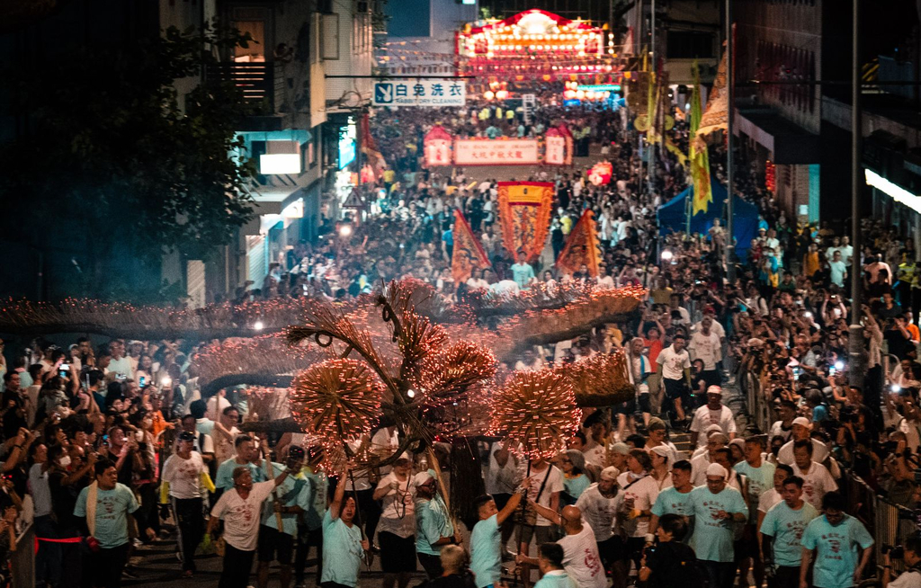Der Tai Hang Fire Dragon Dance verwandelt Hongkong ins Flammenmeer