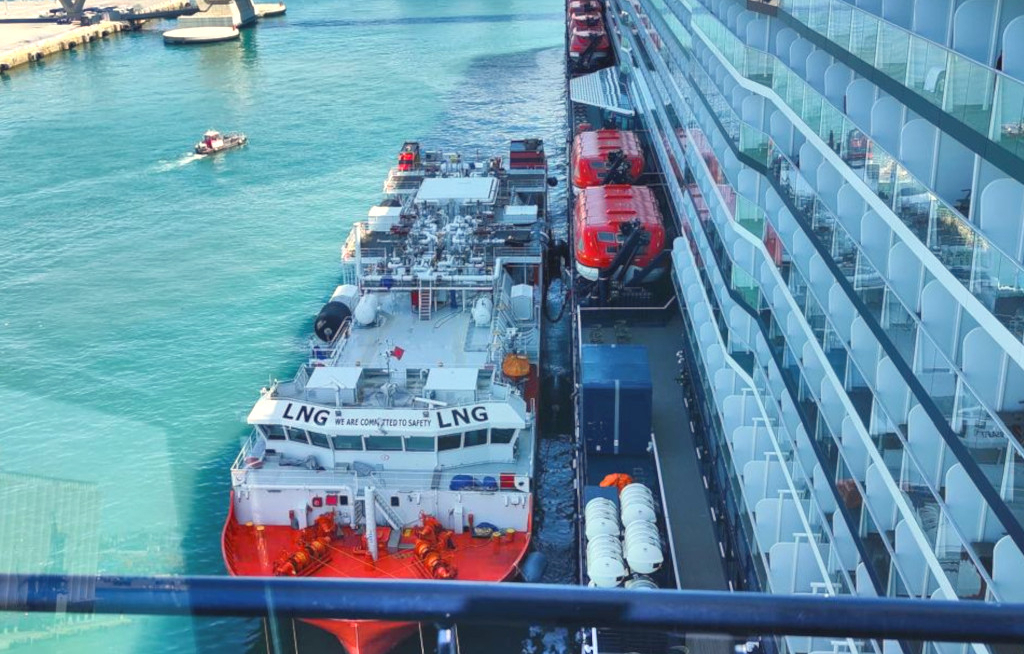 Mein Schiff Relax tankt erstmals Bio-Kraftstoff