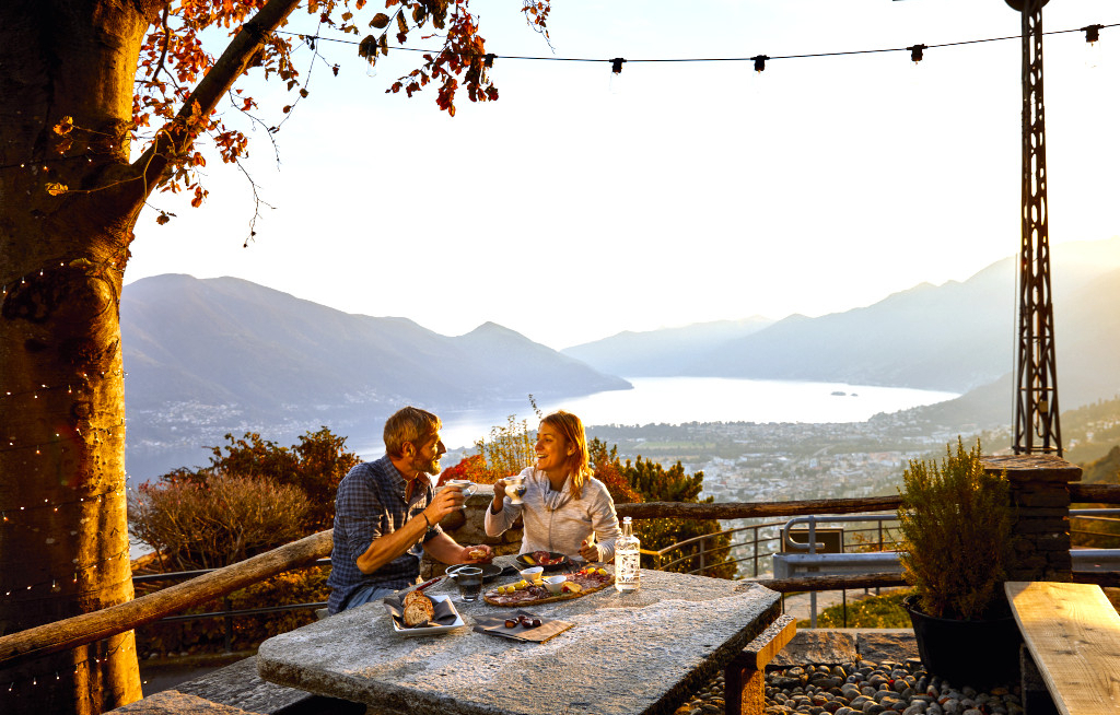 Tessin feiert durch den Herbst mit Märkten, Wein und Kastanien: