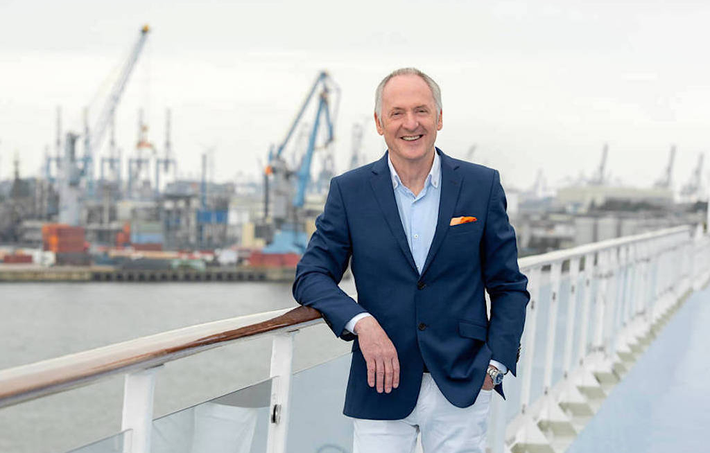Karl J. Pojer verlässt die Brücke von Hapag-Lloyd