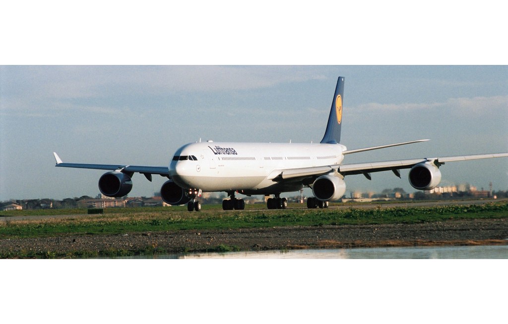 Flugbegleiter kündigen Streik an