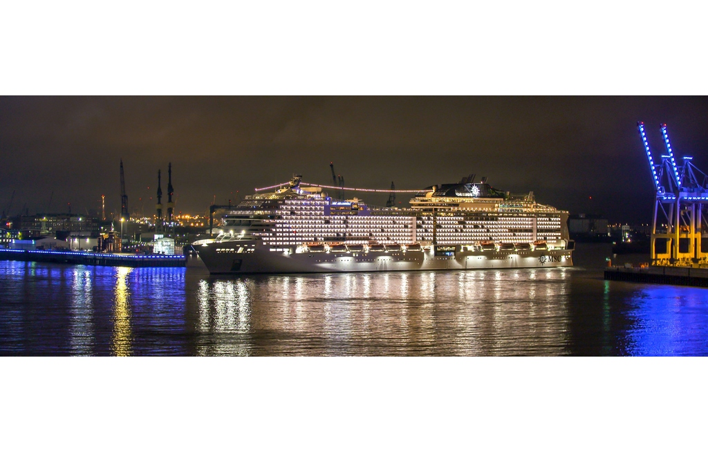 MSC Grandiosa in Hamburg getauft