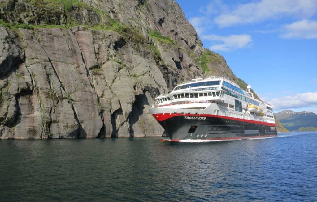 Hurtigruten startet regelmäßig in Hamburg