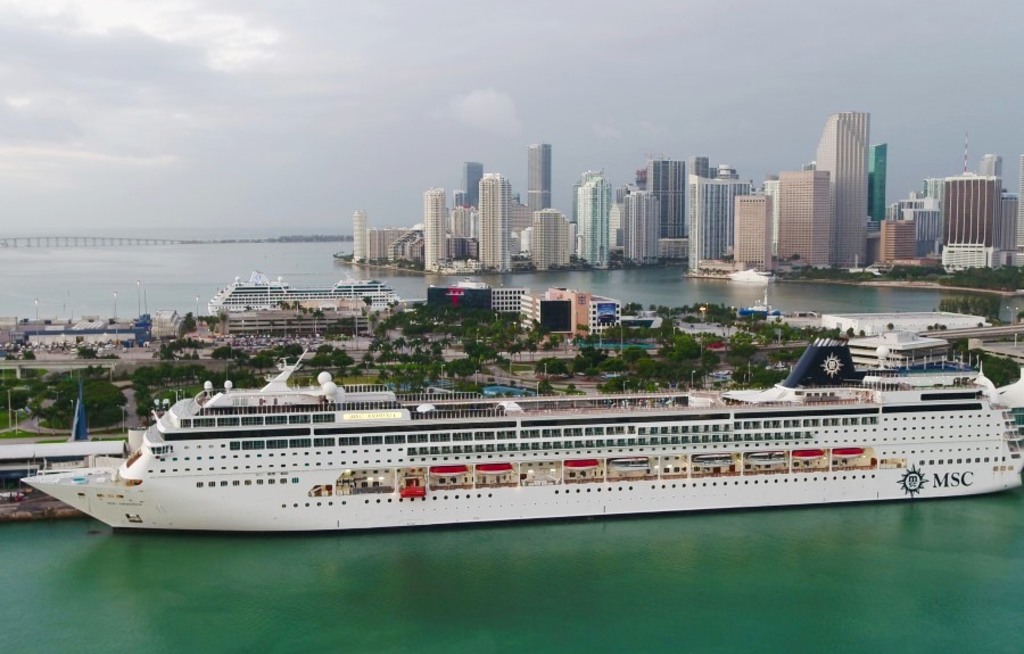 Auch MSC Armonia läuft Ocean Cay an