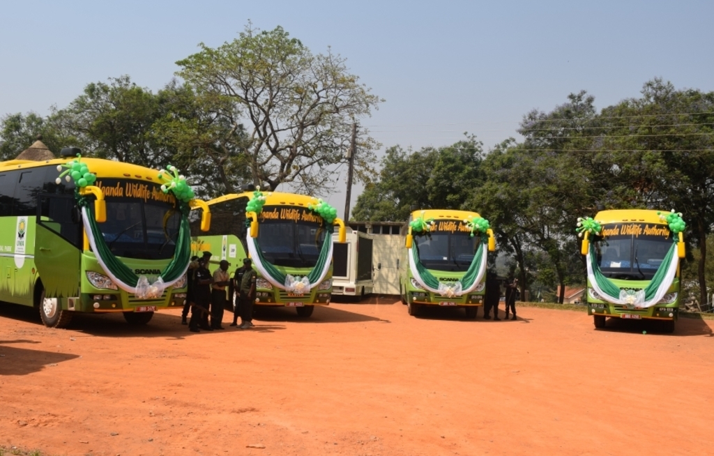 Per Bus in die Nationalparks