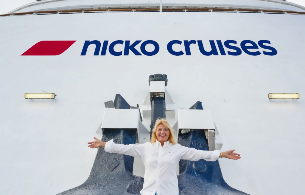 Nicko holt Revue-Legende Marlène Charell an Bord