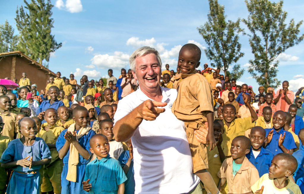 TVG sammelt zum Jubiläum Geld für Schulprojekt von Fly & Help