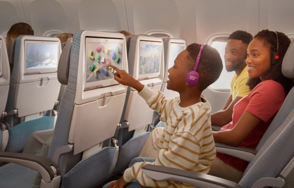 Emirates überrascht mit neuem Spielzeugsortiment für Kinder an Bord