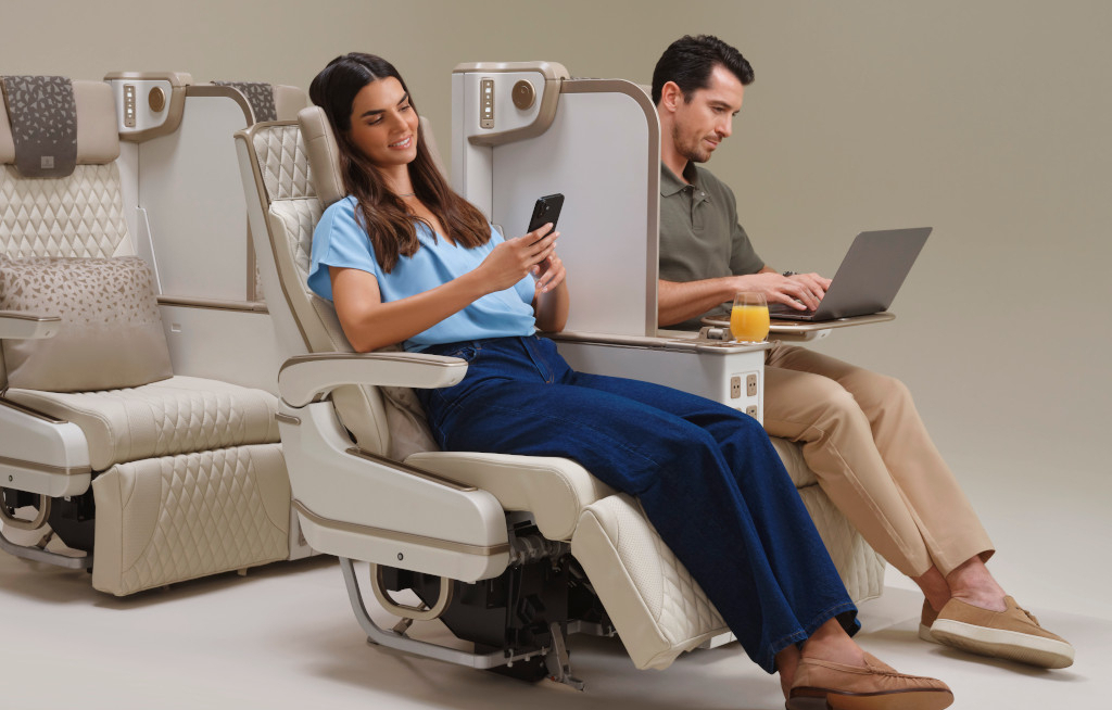 Emirates rüstet Premium Economy mit Sichtschutz auf