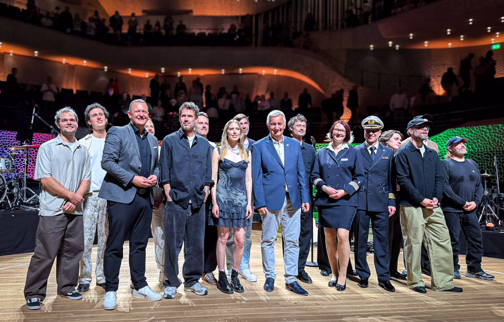 Aida feiert 30 Jahre – und macht mit Fly & Help weiter Schule