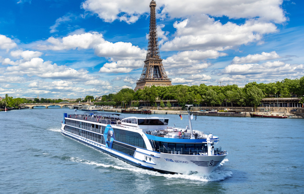 Viva startet Boutique-Linie mit Schiffstaufe in Paris