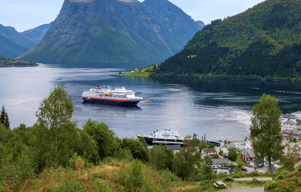 Hurtigruten Norwegen stellt neuen Katalog vor