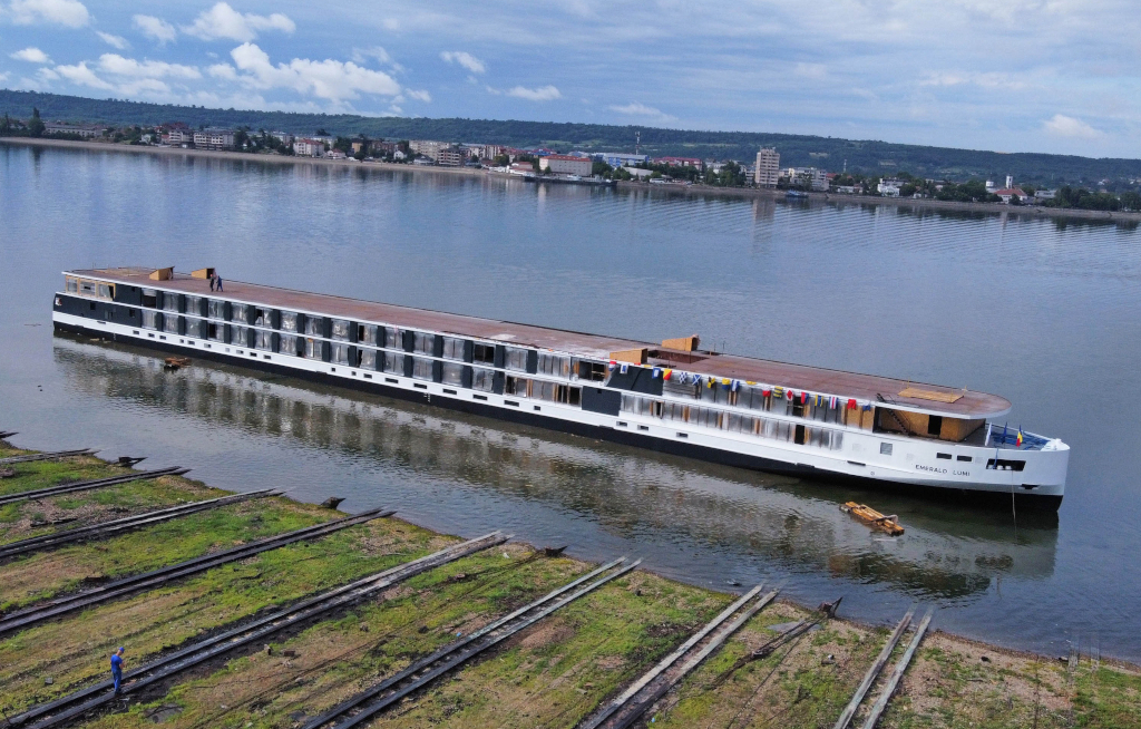 Seine-Neubau von Emerald Cruises geht erstmals zu Wasser