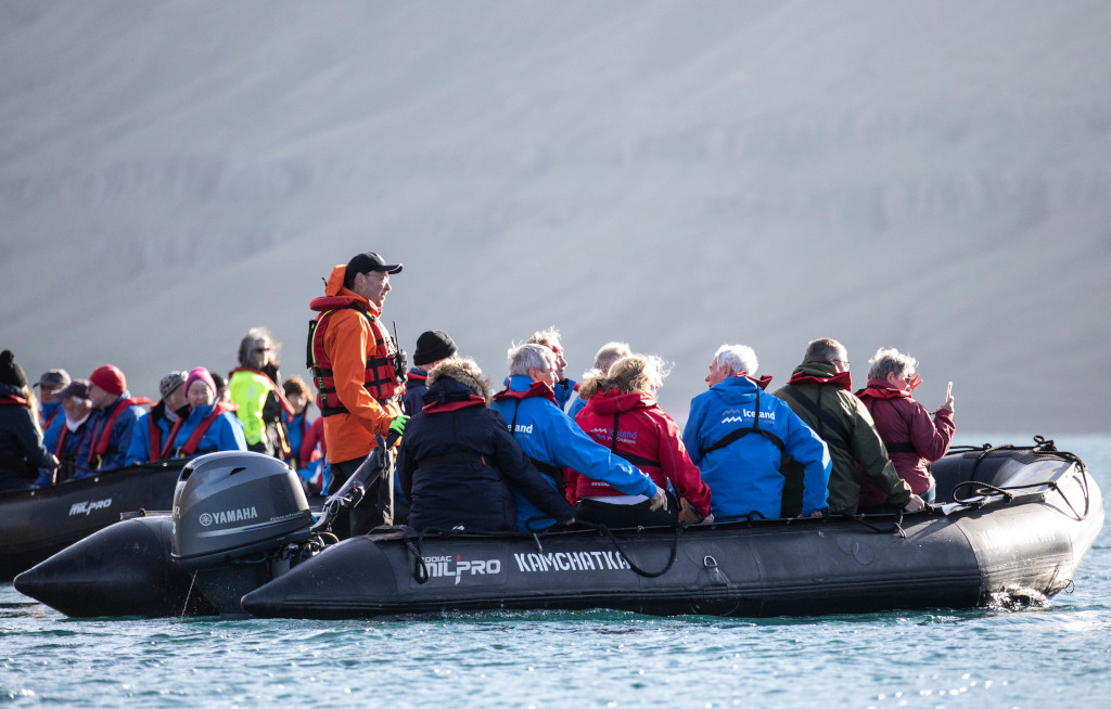 Arctic Pro Cruises kombiniert See- und Landprogramm