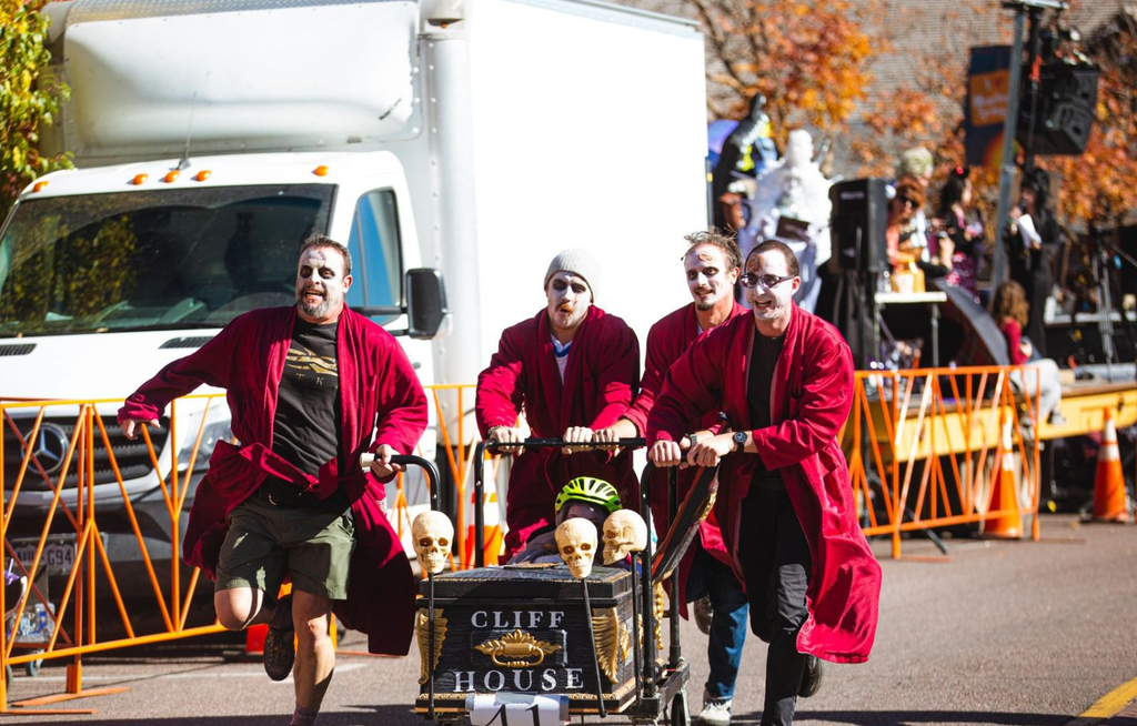 Colorado feiert Halloween mit Sargrennen, Spuk-Hotels und Geisterstädten