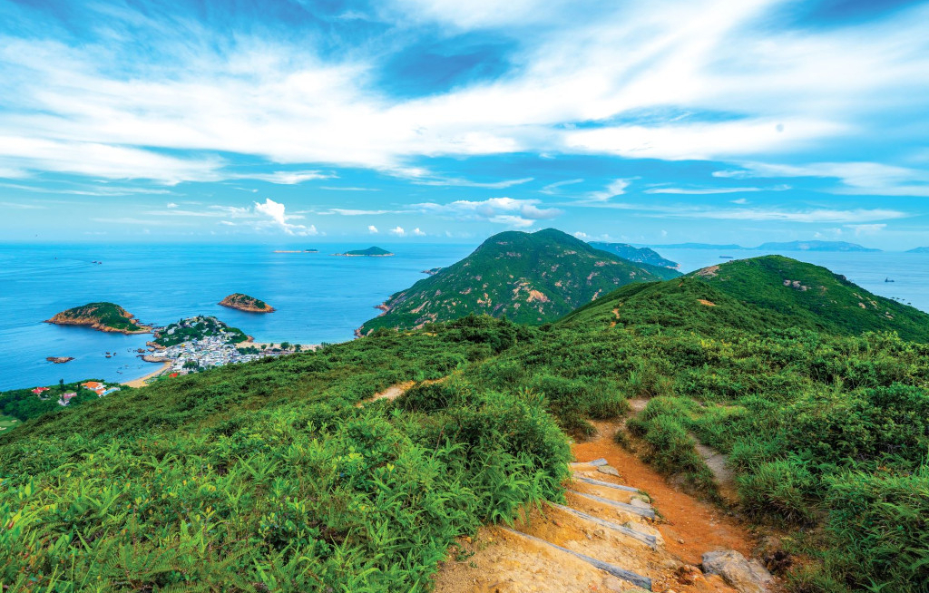 Hongkong überrascht mit Küstenpfaden und Gipfelaussicht