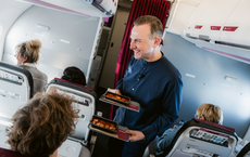 Eurowings serviert Currywurst von Tim Raue über den Wolken