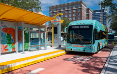 Kostenloser Bus-Shuttle zum Strand