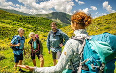 Wikinger-Gäste wandern zur totalen Sonnenfinsternis