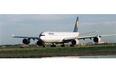 Flugbegleiter kündigen Streik an
