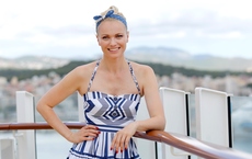 Franziska Knuppe tauft die Aida-Mira