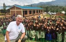 Zehn Schulen in Afrika eingeweiht