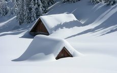 Schneebruch und Lawinengefahr