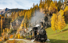 Rhätische Bahn dampft mit Lok „Heidi“ durchs Engadin