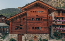 In der Schweiz wird ein historisches Dorf zum Hotel