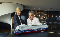 Robbie Williams tauft die Mein Schiff Relax