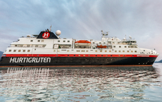 Hurtigruten kreuzt vor Westafrika