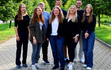 Schmetterling begrüßt acht Nachwuchskräfte