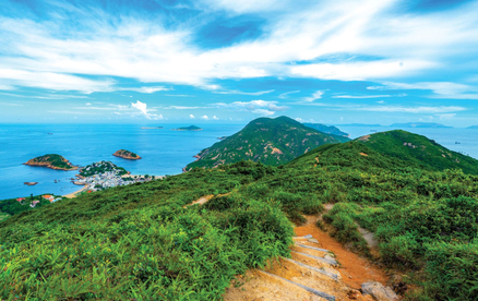 Hongkong überrascht mit Küstenpfaden und Gipfelaussicht